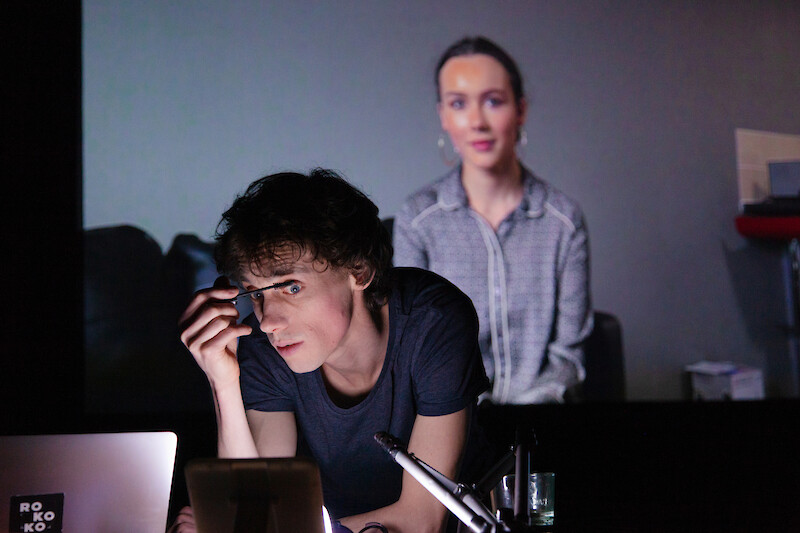 Performance «Be Arielle F» by Simon Seen. Photo: Elisa Larvego.